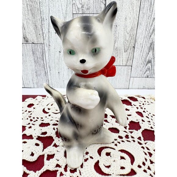 Vintage Anthromorphic Gray White Stripe Kitten Red Bow - Picture 1 of 7
